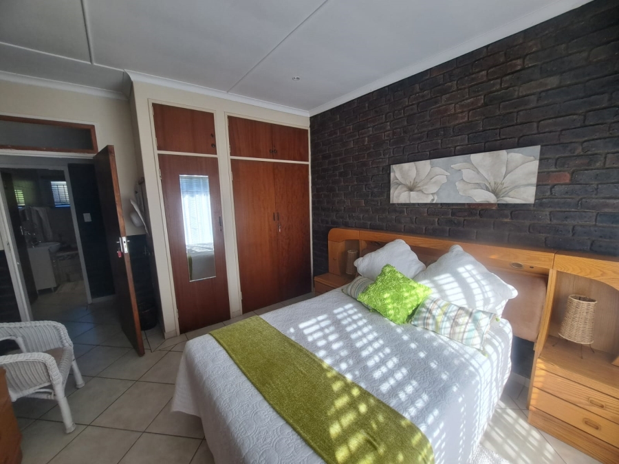 4 Bedroom Property for Sale in Safari Gardens North West